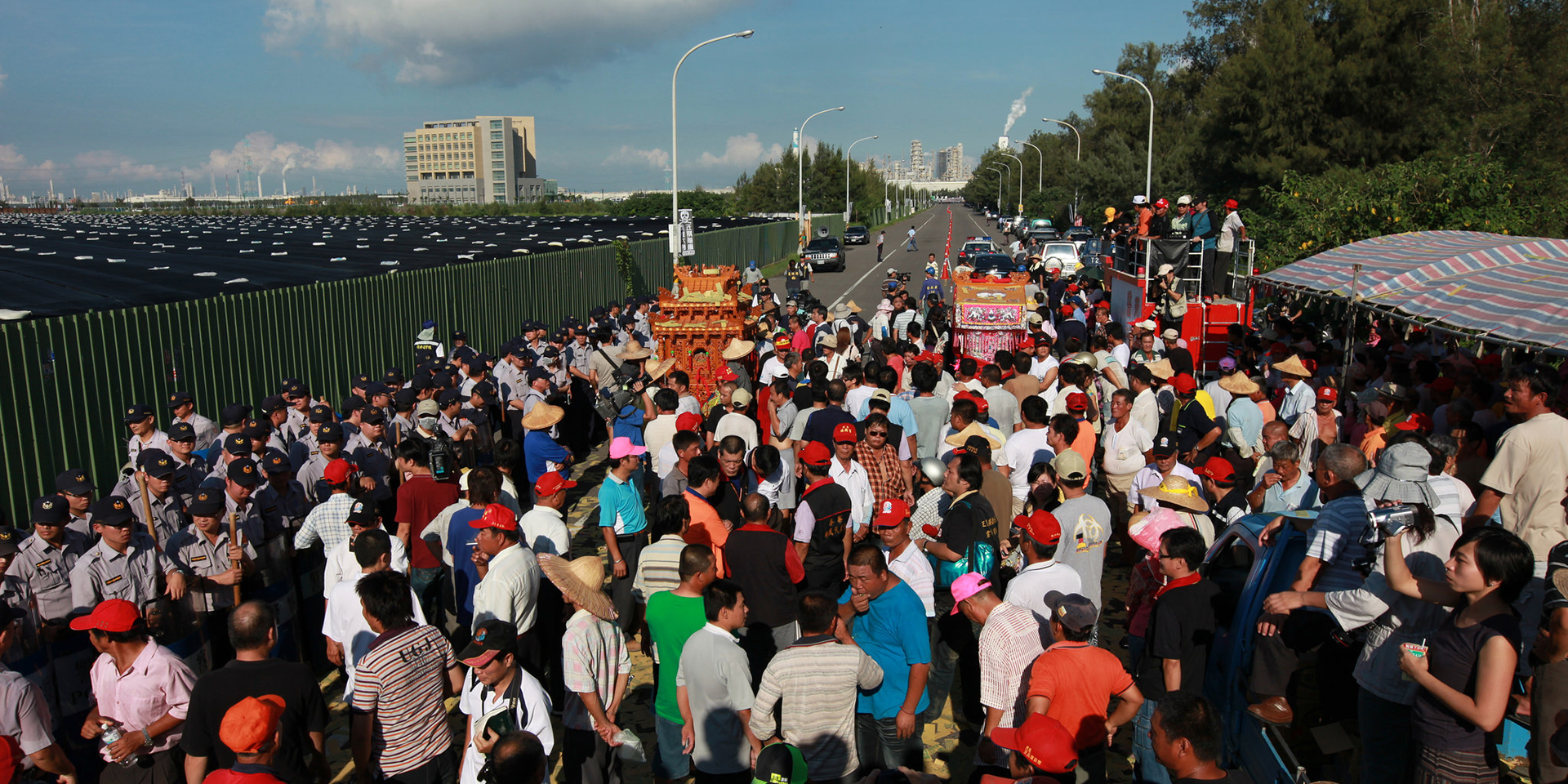 2010年8月 六輕周邊居民圍廠抗議公安問題